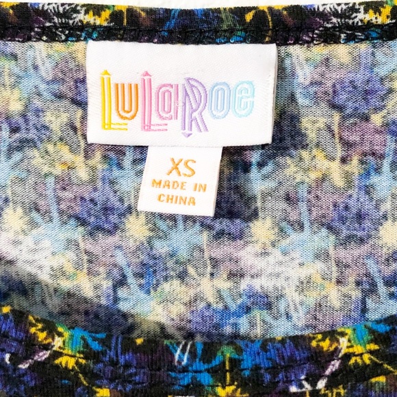 NWT LulaRoe Julia HiLo Patterned Short Sleeve Tee Rounded Neckline 🔵🟡🟣 - Picture 4 of 6